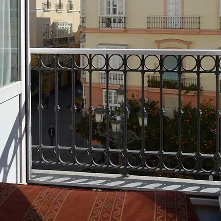 De Francia Y Paris 3*