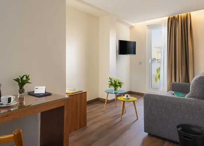 De Francia Y Paris 3*