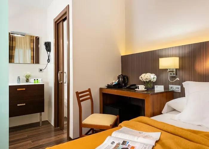 Otel De Francia Y Paris