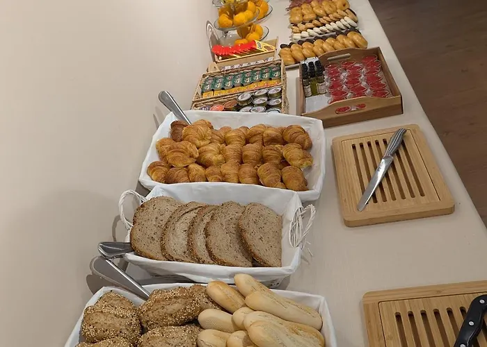 De Francia Y Paris 3*