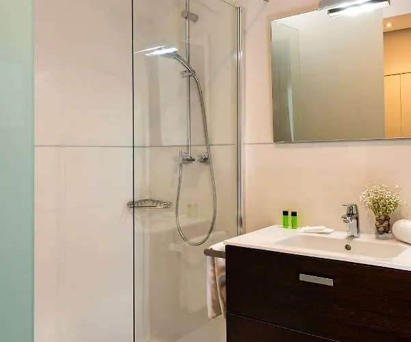 De Francia Y Paris 3*